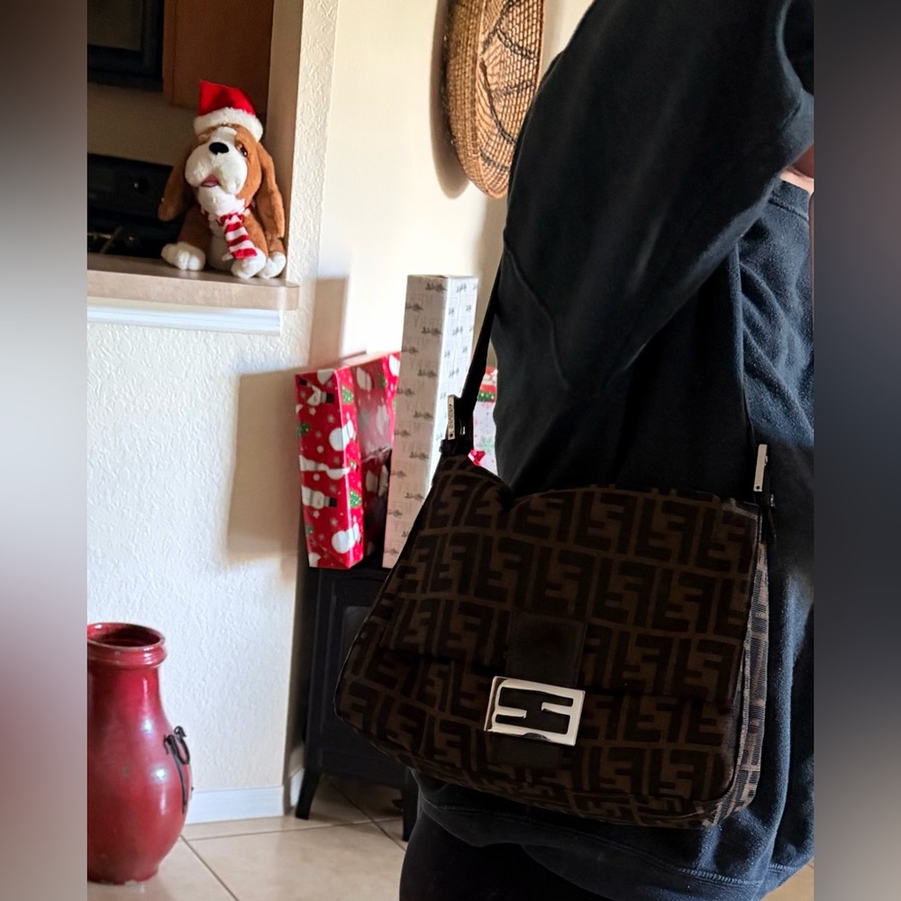 Fendi Zucca Mamá Baguette - Picture 13 of 16